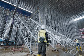 Errecting-racks-high-bay-warehouse.TIF