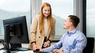 HR_employees are sitting in the office on a job